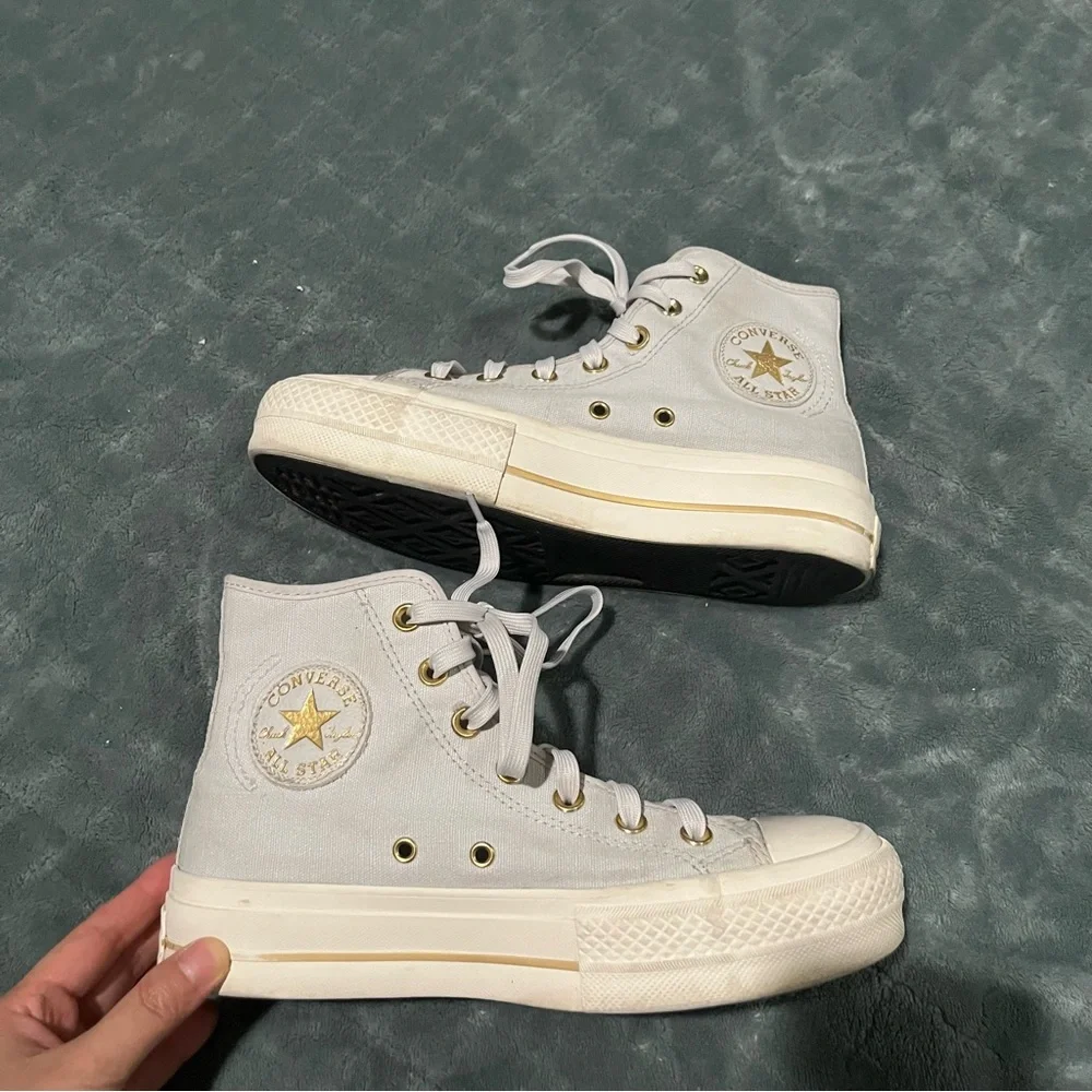Converse stylish white